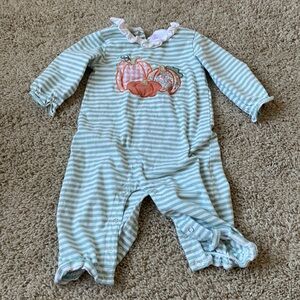 Stitchy fish pumpkin appliqué long all